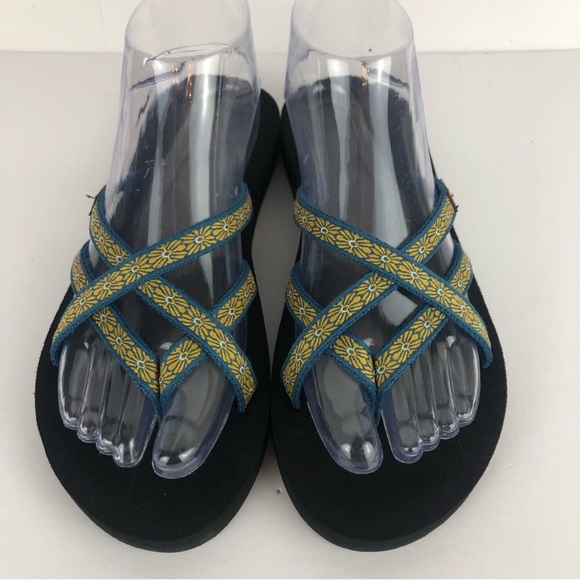 teva criss cross sandals